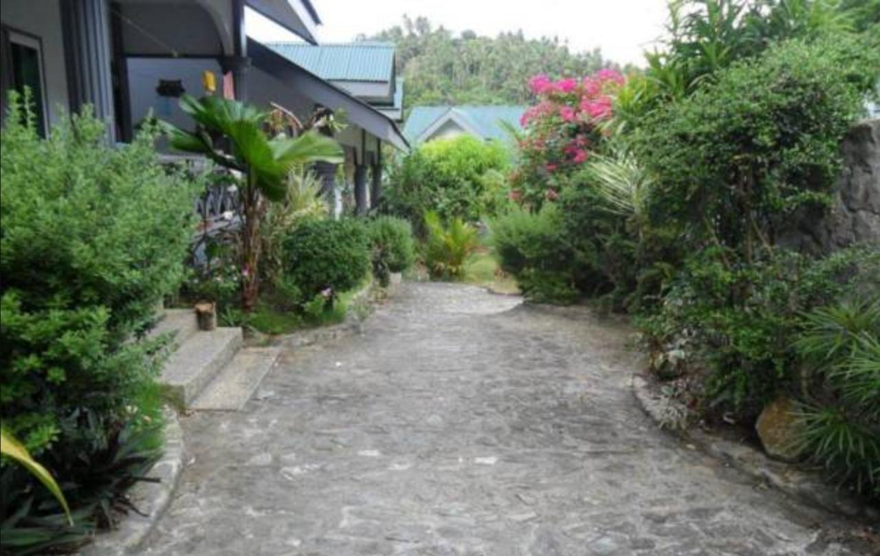Jack Daniel'S Apartments Puerto Galera Exteriör bild