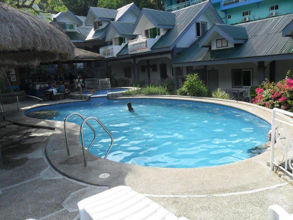 Jack Daniel'S Apartments Puerto Galera Exteriör bild